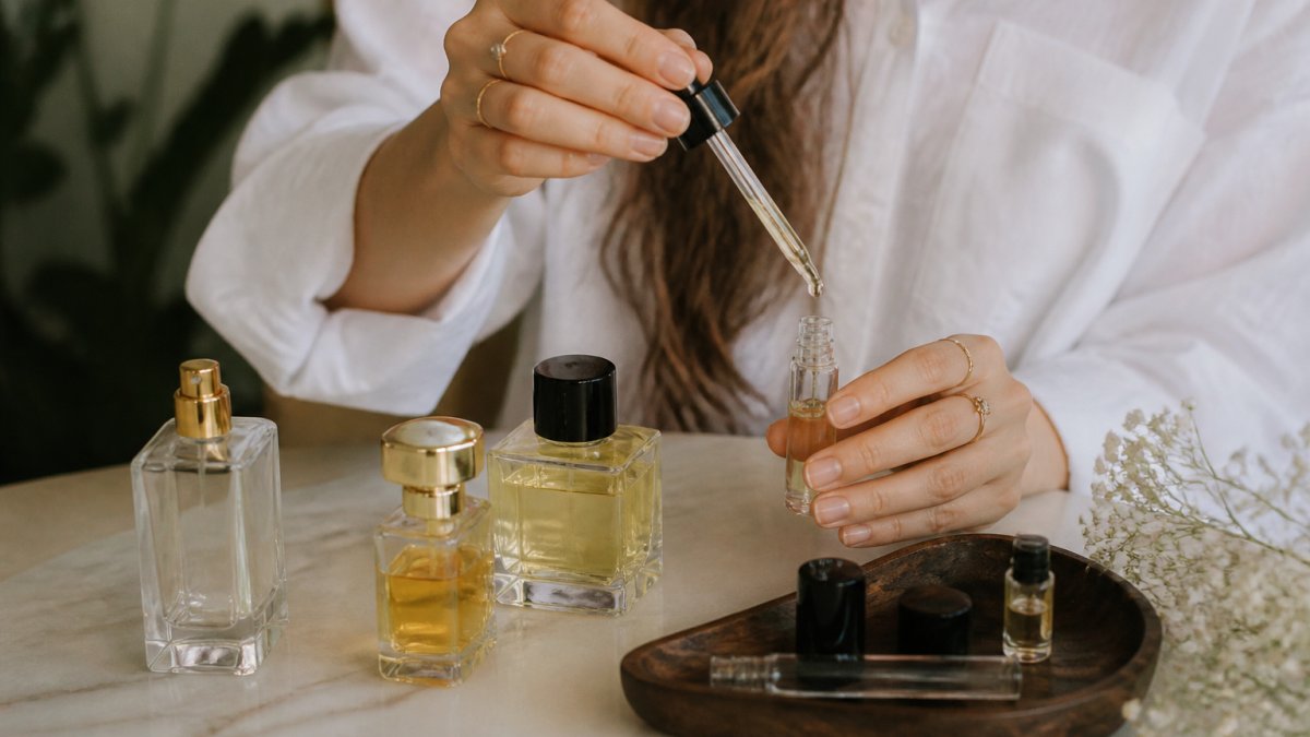 How to Layer Fragrances for Beginners: A 2026 Guide